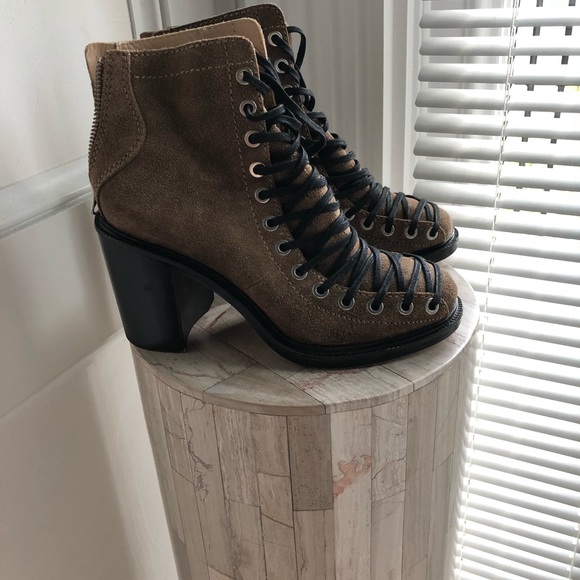 Tan suede boots - Picture 1 of 4